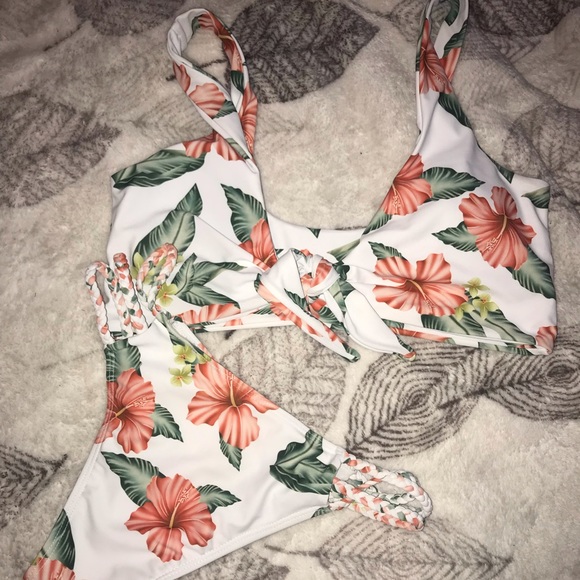 Two piece swimsuit - Picture 3 of 3